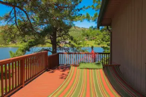 Lakefront Mountain House med dejligt interiør, Wifi, stort dæk, Familievenlig, Kæledyr er velkomne - Image 4