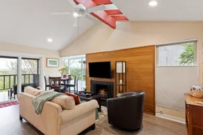 Treehouse: king bed, view, close to Zilker & DT! - Image 2