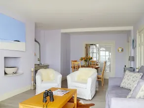 Seashore Apartment - Image 4