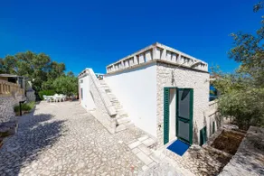 Whole villa with 2 apartments and 180° sea view - Image 2