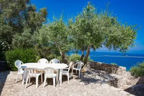 Whole villa with 2 apartments and 180° sea view - Image 3