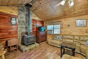 Secluded Cabin w/ Pond ~ 37 Mi to Gulf Coast! - Image 5