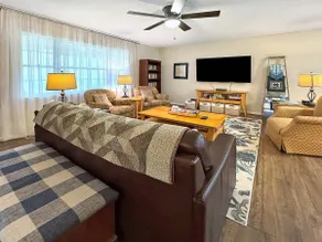 Hot tub, Firepit, BBQ, Full kitchen, SmartTV, King,Pet - Image 4