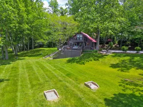 Waters Edge Lakefront Cabin-Lake Nantahala w Dock - Image 3