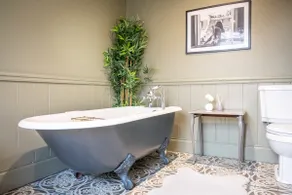 Luxury Country House-Bathroom with Bathtub-C - Image 3
