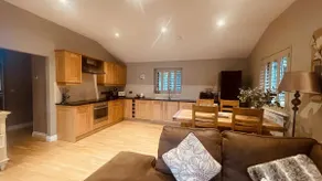 Kingfisher Lodge - Private Hot Tub & Parking - Image 3
