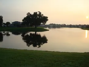 Vackra 2 våningar 4 bäddar pool hem med sjöutsikt på gated golf community. - Image 3