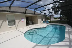 Vackra 2 våningar 4 bäddar pool hem med sjöutsikt på gated golf community. - Image 2