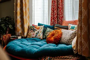 The Bohemian Suite: King Bed, Walk Downtown - Image 2