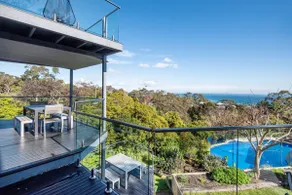 Bay Views From Drury Lane with Solar Heated Pool and Gas Heated Spa - Image 3