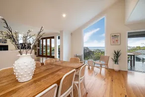 Bay Views From Drury Lane with Solar Heated Pool and Gas Heated Spa - Image 4