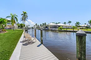 3/2 Heated Pool, Waterfront w/ Boat Lift! - Image 3