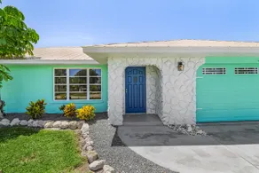 3/2 Heated Pool, Waterfront w/ Boat Lift! - Image 5