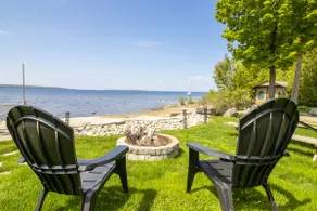 Waterfront 3 Bedroom Home - Image 5