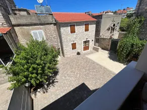 House Tia - Image 5