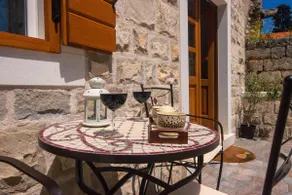 House Tia - Image 2