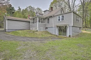 Beautiful Lenox Home, 3 Mi to Shakespeare & Co! - Image 3