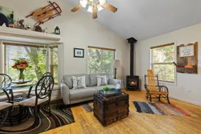 Cabin Near Yosemite | Workcation + Wifi | New AC - Image 3