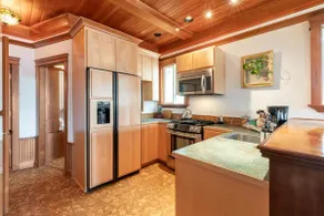 6th Ave Custom Victorian in prime location + W/D - Image 4
