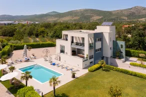 Villa Marijeta exclusive 5 star villa with 50sqm private pool, 6 bedrooms and playroom - Image 4
