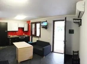 One-room apartment with pool near the sea - Image 4