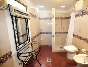 Small single-room apartment with pool. - Image 5