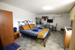 Small single-room apartment with pool. - Image 3