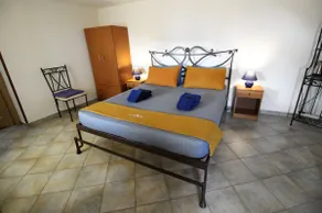 Small single-room apartment with pool. - Image 2