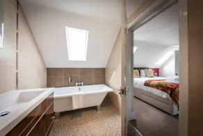 Karinya Crossal Cottage - Image 2