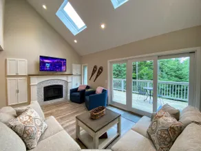 RB24 Newly Renovated! Ski-in/out Townhome w/ AC! - Image 2