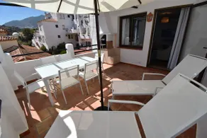 Modern Apt Walking distance to Shops and Beach - Image 2