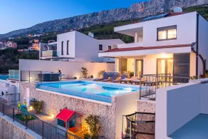 Villa Nano, 4 bedrooms, jacuzzi, heated pool, sea views, pebble beach 850m - Image 2
