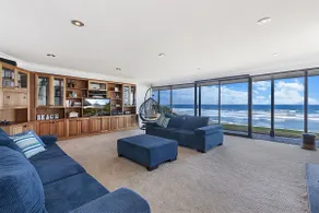 Iluka, magnificent East Beach views - Image 2