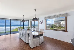 Iluka, magnificent East Beach views - Image 3