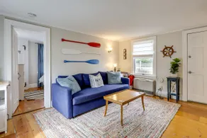 1 Mi to Ferry: 'Sea Street Cottage' in Hyannis - Image 5
