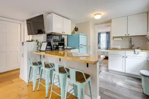 1 Mi to Ferry: 'Sea Street Cottage' in Hyannis - Image 3