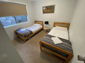 Superior Cottage 4 Berth (1 Queen, 2 Single) - Image 3