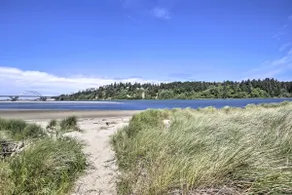 Waldport Townhome w/ Dog Run on Alsea Bay! - Image 3