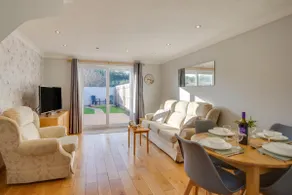 2 Bed in Newton oc-bow124 - Image 2