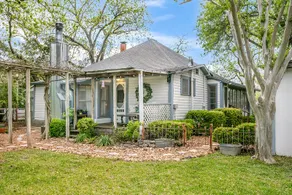 Cottage Butterfly absolument charmant, 2/2 Charmant cottage en ville, animaux acceptés! - Image 2