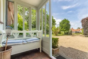 Cette maison de vacances familiale très appréciée et détachée est située dans de magnifiques jardins isolés - Image 3