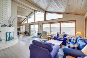 Beachfront Whidbey Island Home + Apartment! - Image 3