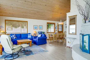 Beachfront Whidbey Island Home + Apartment! - Image 5