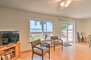 The Lillipad in Lilliwaup: Magnificent Waterfront! - Image 3