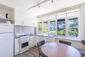 Large & Cosy |  Park Views | Close to everything! - Image 3