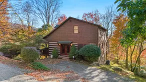 Authentic Log Cabin in Heart of the Mountains - Image 2