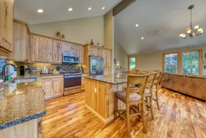 Charming home with hot tub fireplace & W&D - in great Government Camp location - Image 4