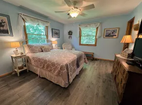 BBQ, WIFI, full kitchen, SmartTV, Firepit, Queen - Image 4