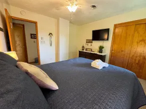 BBQ, WIFI, full kitchen, SmartTV, Firepit, Queen - Image 5