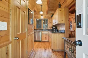 Metolius River Resort Cabin 10 Luxurious cabin on - Image 4